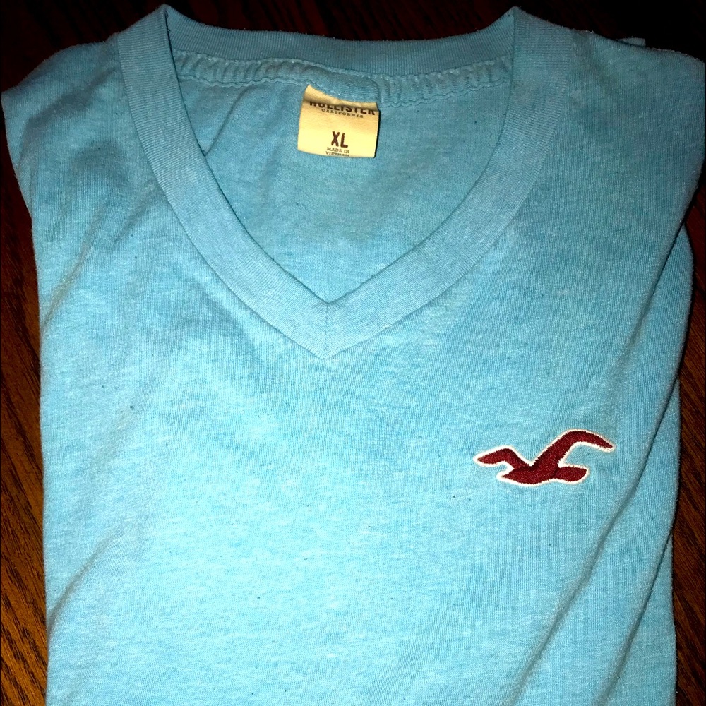 Men’s Hollister V neck t-shirt